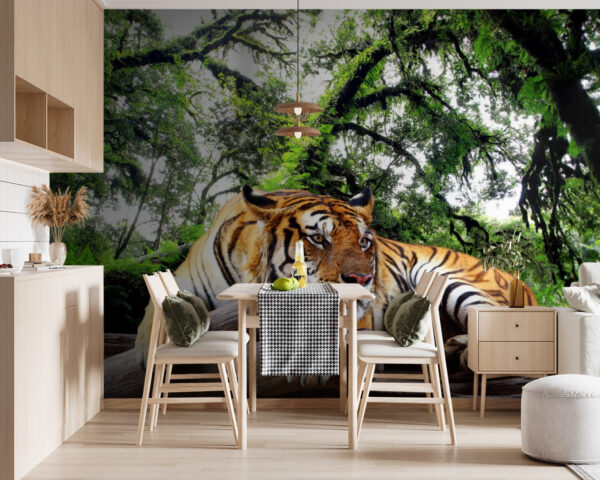 Tijger liggend op een boomstam Fotobehang Tijger liggend op een boomstam