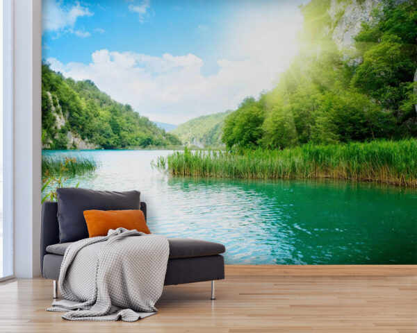 Waterlichaam met gras en bomen eromheen Fotobehang Waterlichaam met gras en bomen eromheen