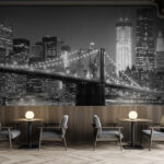 Fotobehang Brug over water met skyline van de stad op de achtergrond