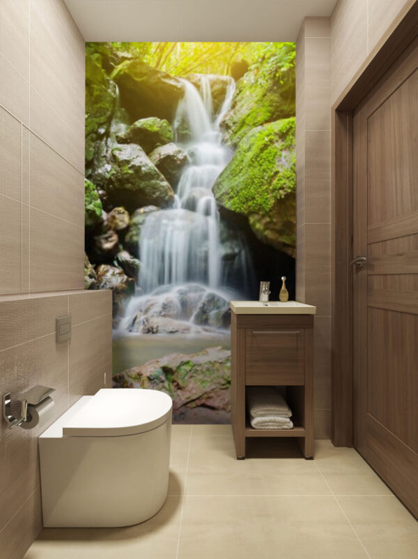 Serene waterval te midden van weelderig groen Fotobehang Serene waterval te midden van weelderig groen