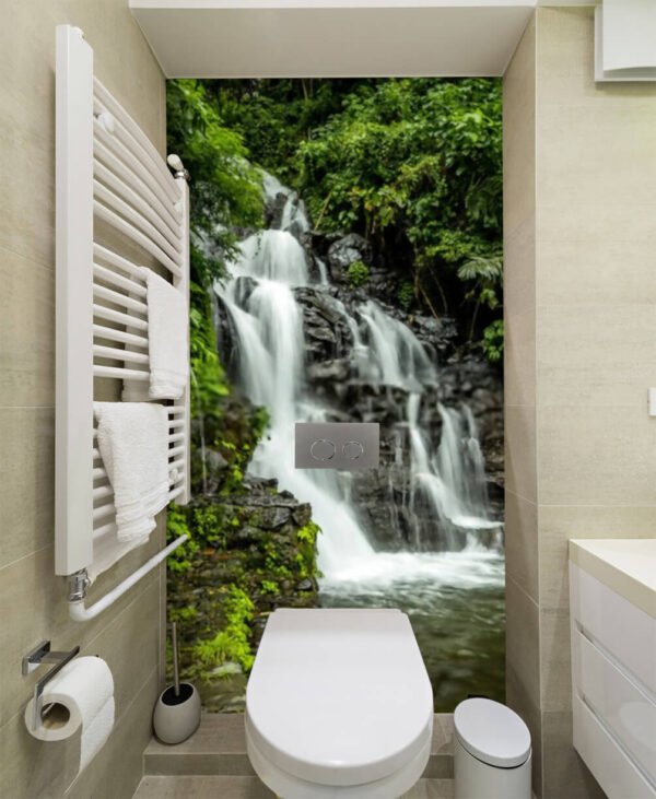 Ruisend water stort langs rotsen naar beneden Fotobehang Ruisend water stort langs rotsen naar beneden