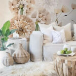 Fotobehang Delicate paardenbloemen drijven met de wind mee.