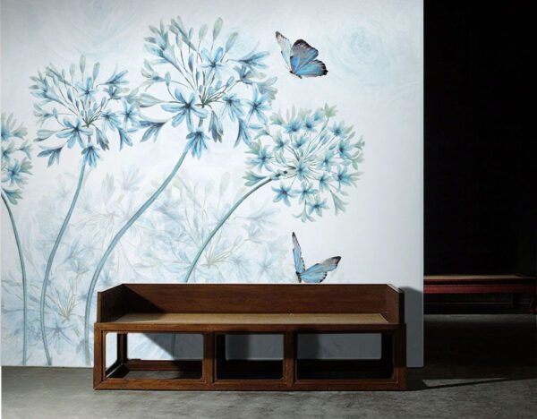 Blauwe bloemen en vlinders in harmonie Fotobehang Blauwe bloemen en vlinders in harmonie