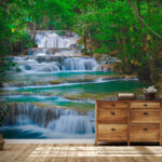 Fotobehang Waterval midden in een bos