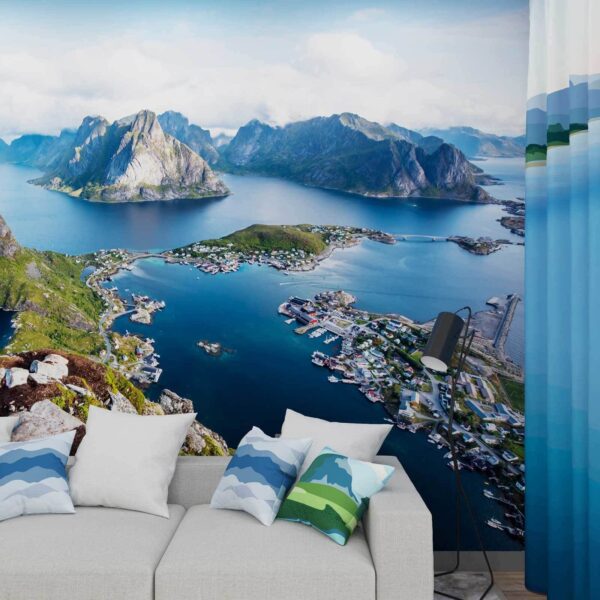 Uitzicht op een watermassa en bergen Fotobehang Uitzicht op een watermassa en bergen