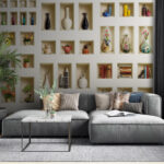 Fotobehang Decoratieve planken met kleurrijke voorwerpen.