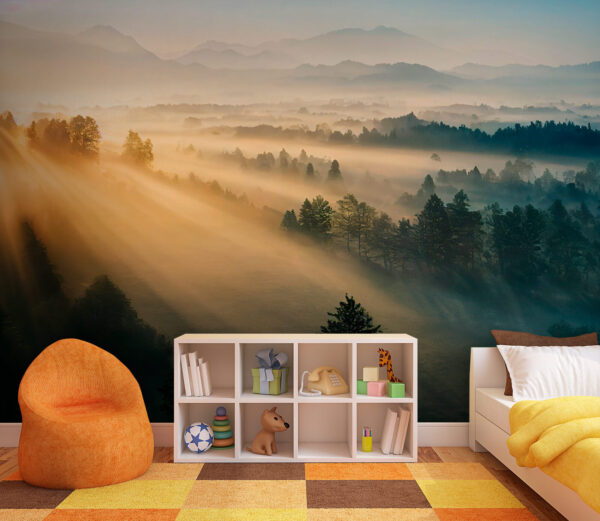 Mistig landschap met bomen en bergen Fotobehang Mistig landschap met bomen en bergen