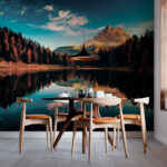 Fotobehang Meer omringd door bomen en bergen