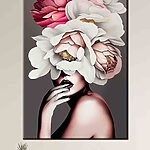 Canvas Schilderijen Florale elegantie omarmt mysterieus silhouet