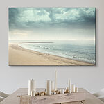 Canvas Schilderijen Persoon die op een strand loopt