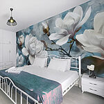 Fotobehang Etherische bloemen in mistige tinten
