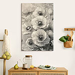 Canvas Schilderijen Etherische bloesems in monochrome tinten.