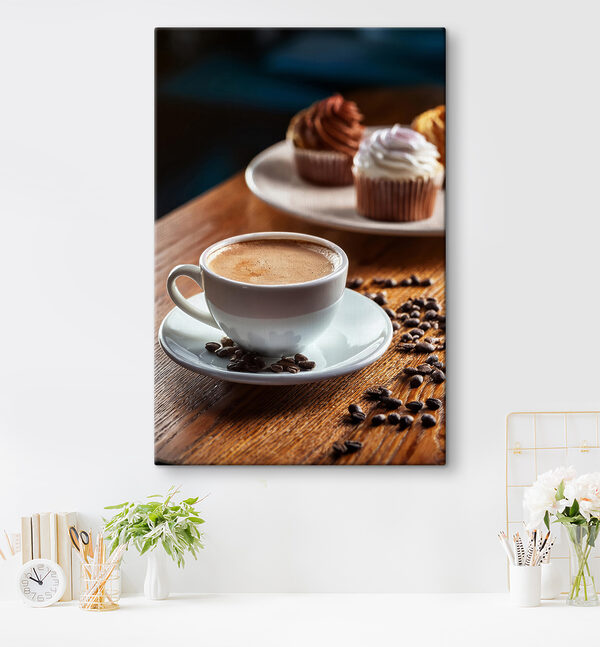 Kopje koffie en cupcakes op een tafel Canvas Schilderijen Kopje koffie en cupcakes op een tafel