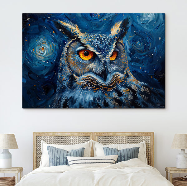 Een uil met oranje ogen Canvas Schilderijen Een uil met oranje ogen