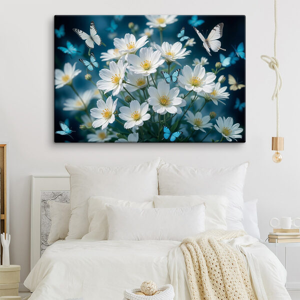 Groep vlinders vliegend rond een witte bloem Canvas Schilderijen Groep vlinders vliegend rond een witte bloem