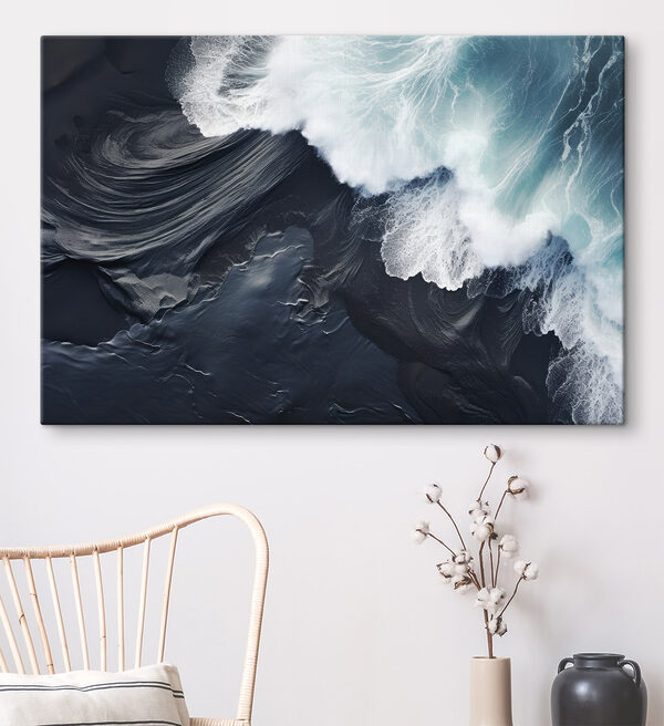 Botsende golven op een zwart zandstrand Canvas Schilderijen Botsende golven op een zwart zandstrand
