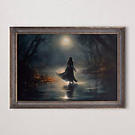 Canvas Schilderijen Vrouw loopt in een donker bos