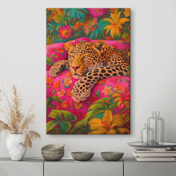 Luipaard slaapt op een roze bank Canvas Schilderijen Luipaard slaapt op een roze bank
