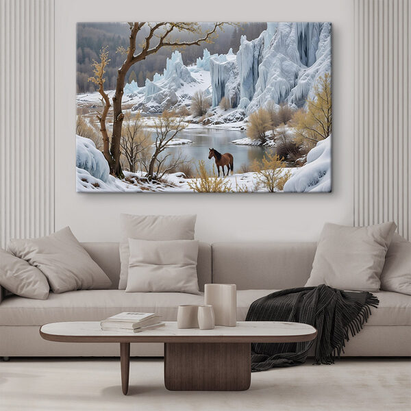 Paard in de sneeuw naast een watermassa Canvas Schilderijen Paard in de sneeuw naast een watermassa
