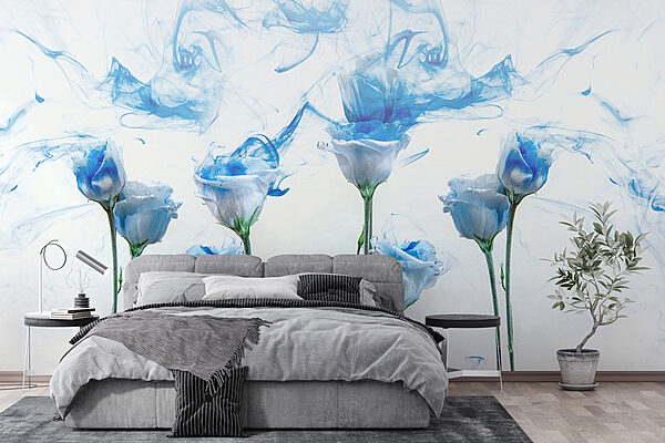 Groep bloemen met blauwe inkt in water Fotobehang Groep bloemen met blauwe inkt in water