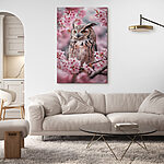 Canvas Schilderijen Een uil in een boom met roze bloemen