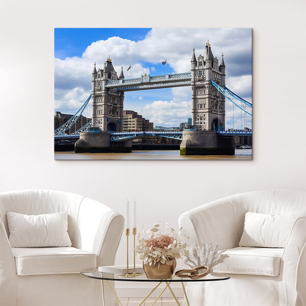 Brug over water met torens en vlaggen Canvas Schilderijen Brug over water met torens en vlaggen