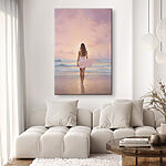 Canvas Schilderijen Vrouw in badpak met surfplank op strand