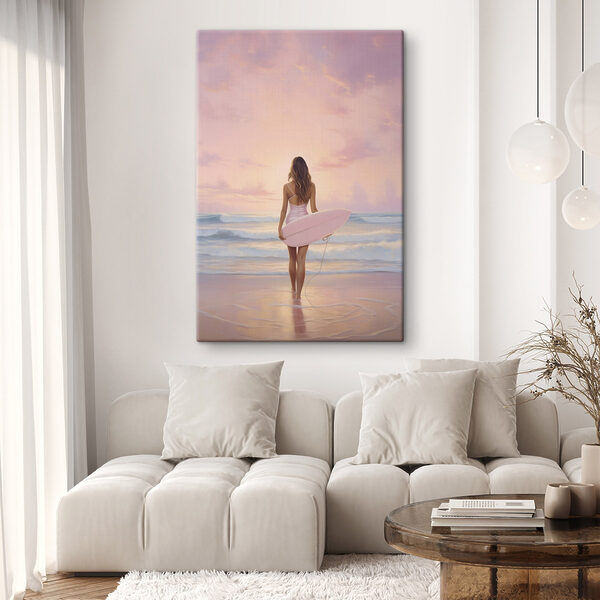 Vrouw in badpak met surfplank op strand Canvas Schilderijen Vrouw in badpak met surfplank op strand