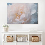 Canvas Schilderijen Delicate bloemblaadjes met verse druppels