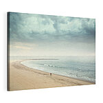 Canvas Schilderijen Persoon die op een strand loopt