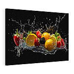 Canvas Schilderijen Spetterend fruit in levendige beweging