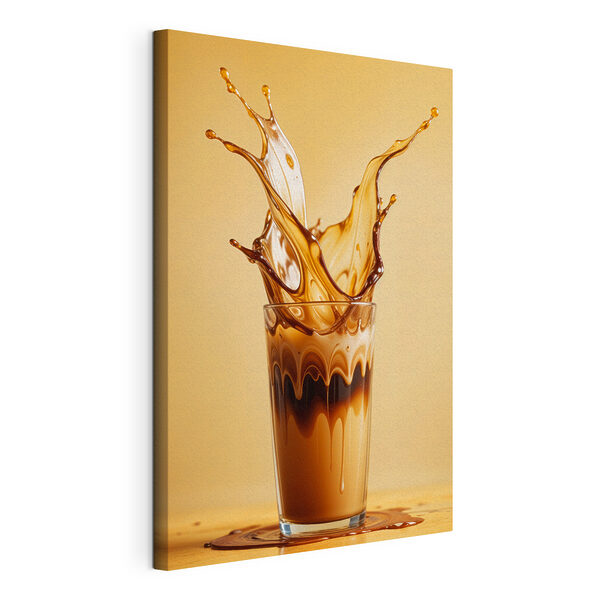 Canvas Schilderijen Glas vloeistof met bruine vloeistof die eruit spat