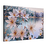 Canvas Schilderijen Groep witte bloemen naast een waterlichaam